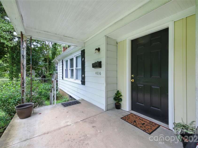 4036 Dinglewood Avenue, Charlotte, NC 28205.  MLS# CAR4289114, YatesRealty ID 33982. 