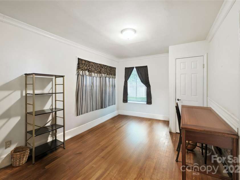 4036 Dinglewood Avenue, Charlotte, NC 28205.  MLS# CAR4289114, YatesRealty ID 33982. 