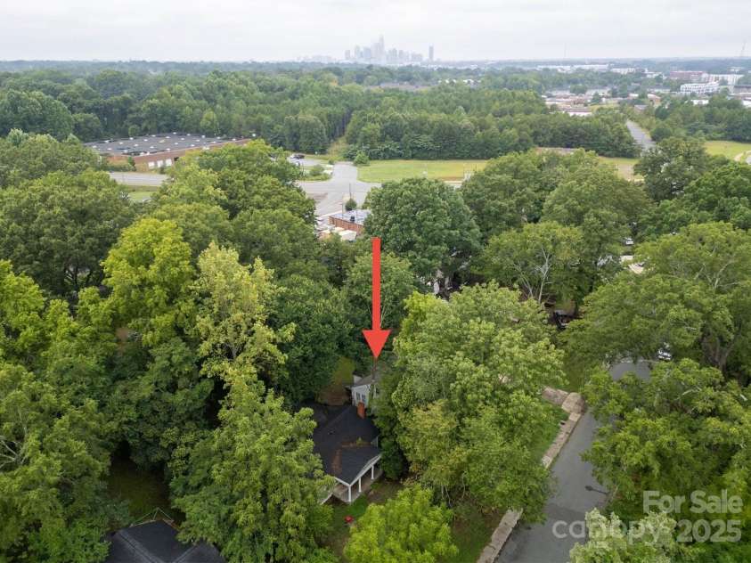4036 Dinglewood Avenue, Charlotte, NC 28205.  MLS# CAR4289114, YatesRealty ID 33982. 