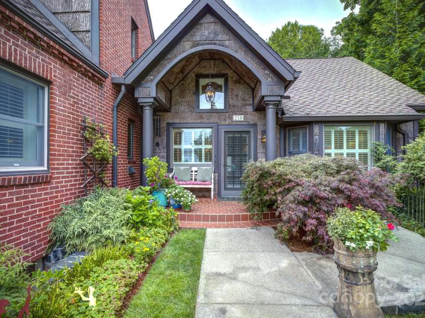 216 Cherry Drive, Boone, NC 28607.  MLS# CAR4290001, YatesRealty ID 33983. 