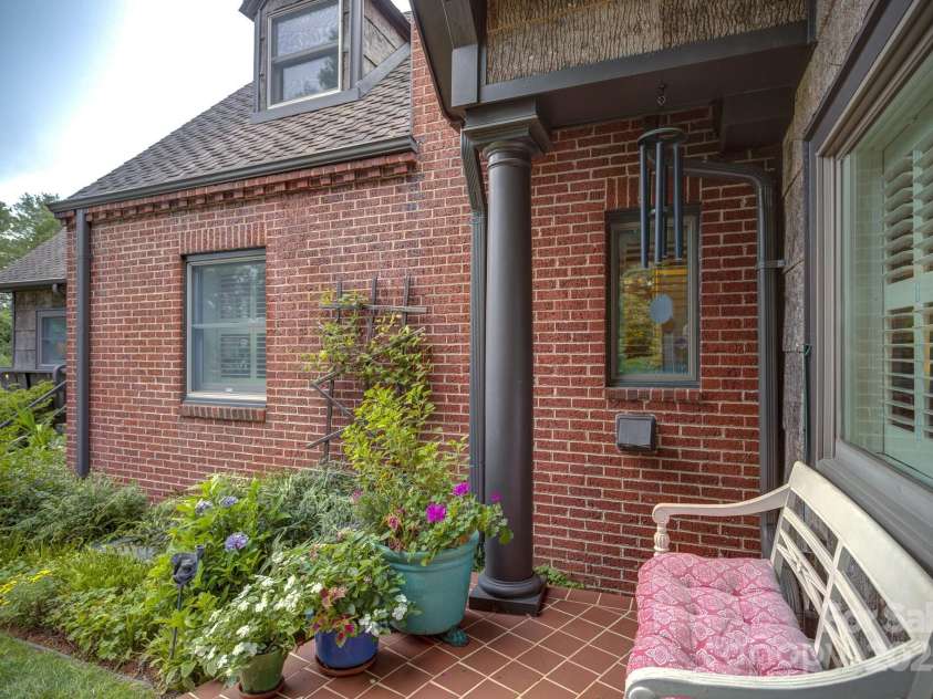 216 Cherry Drive, Boone, NC 28607.  MLS# CAR4290001, YatesRealty ID 33983. 