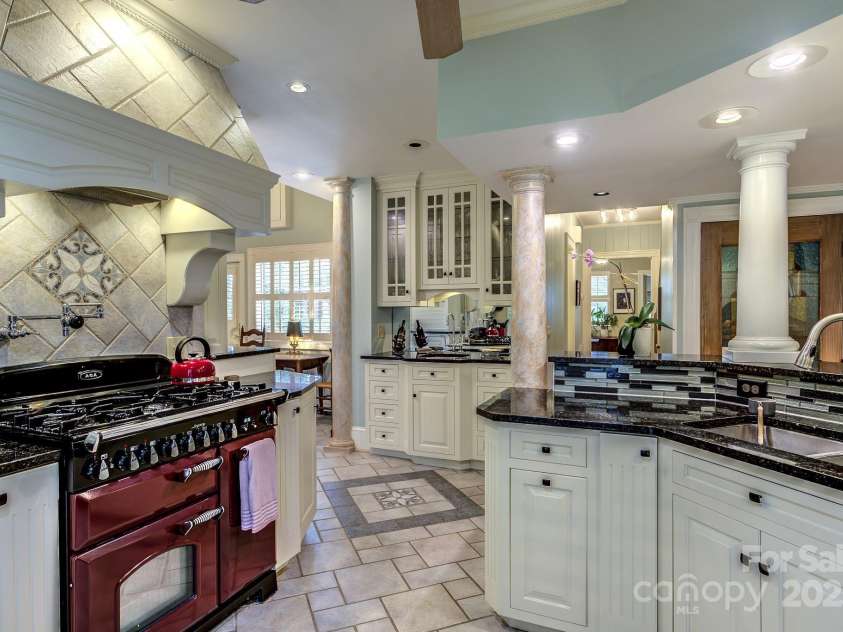 216 Cherry Drive, Boone, NC 28607.  MLS# CAR4290001, YatesRealty ID 33983. 