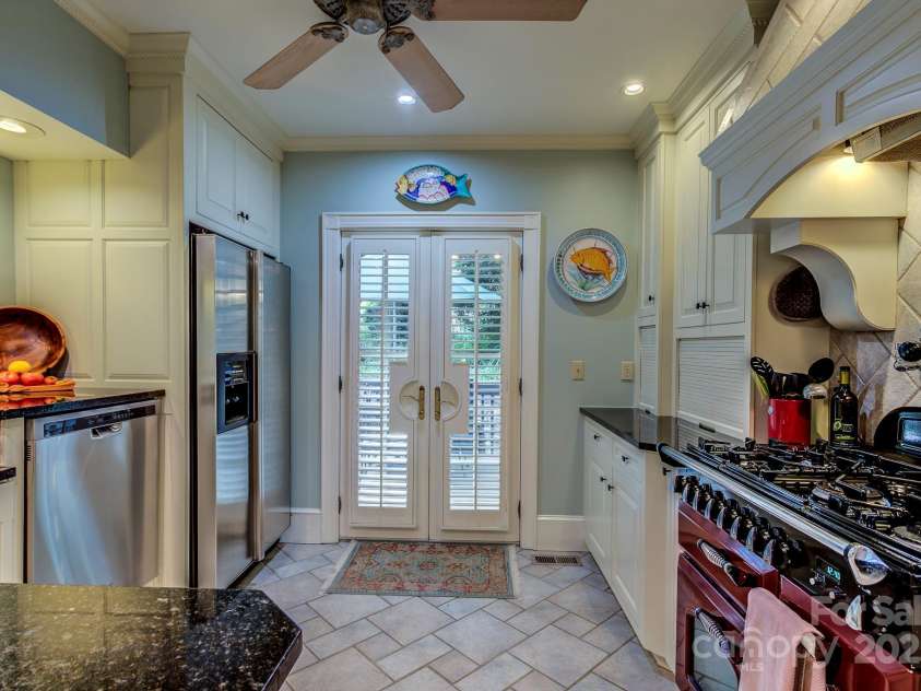 216 Cherry Drive, Boone, NC 28607.  MLS# CAR4290001, YatesRealty ID 33983. 