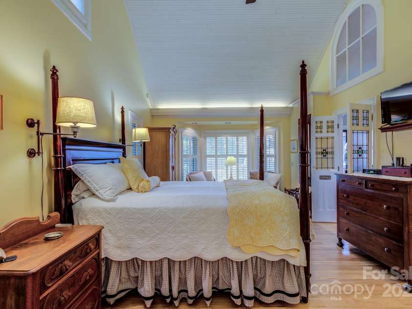 216 Cherry Drive, Boone, NC 28607.  MLS# CAR4290001, YatesRealty ID 33983. 