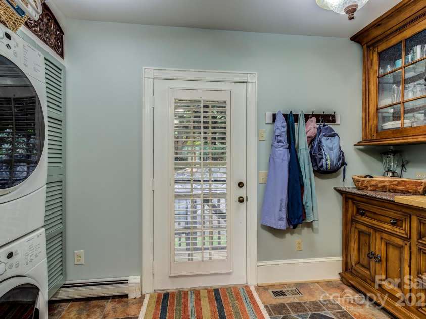 216 Cherry Drive, Boone, NC 28607.  MLS# CAR4290001, YatesRealty ID 33983. 