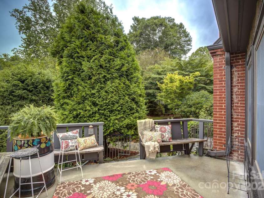 216 Cherry Drive, Boone, NC 28607.  MLS# CAR4290001, YatesRealty ID 33983. 