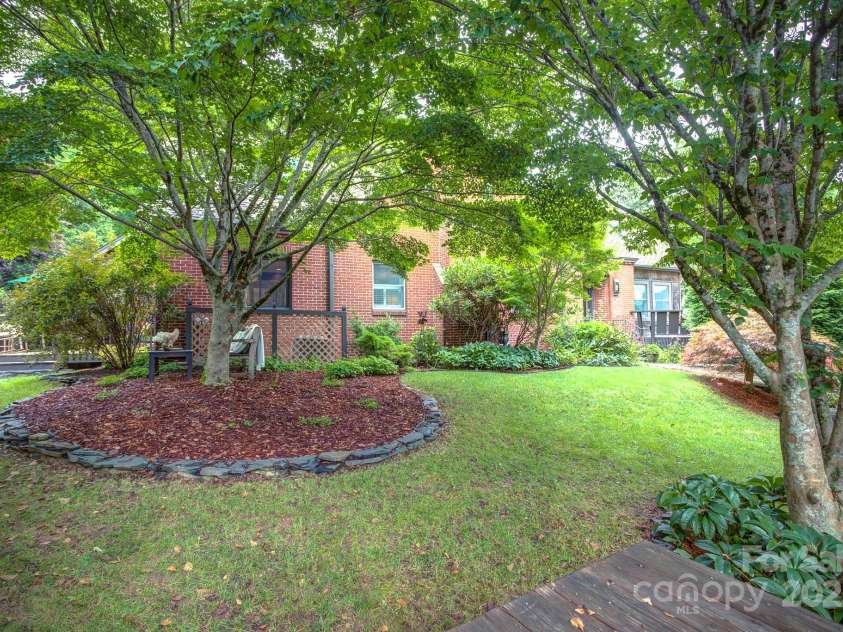 216 Cherry Drive, Boone, NC 28607.  MLS# CAR4290001, YatesRealty ID 33983. 