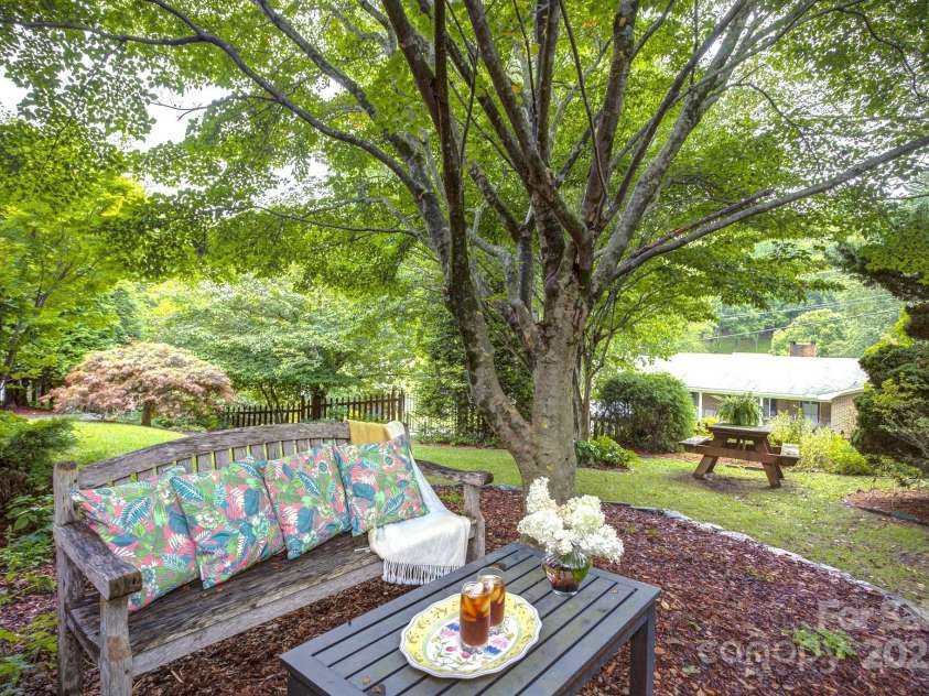 216 Cherry Drive, Boone, NC 28607.  MLS# CAR4290001, YatesRealty ID 33983. 