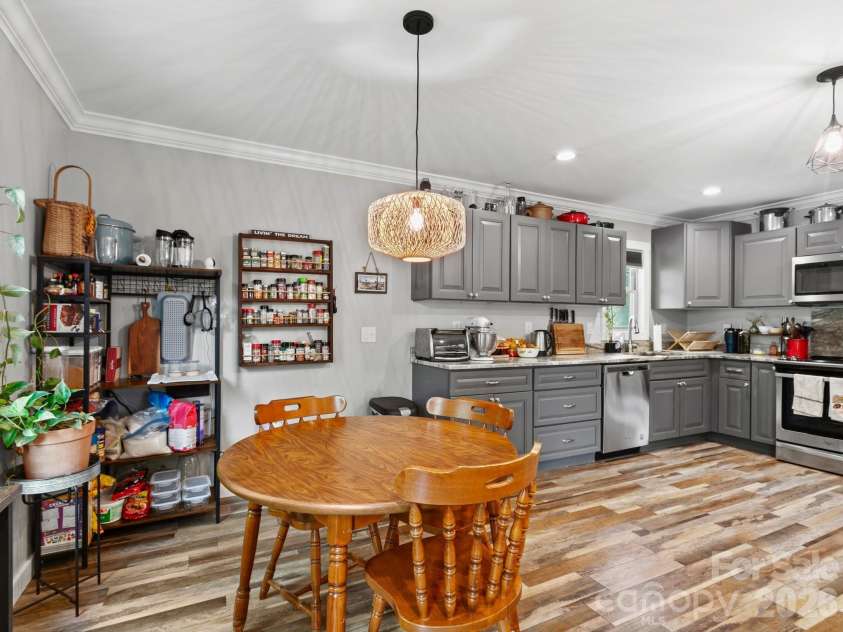 44 Old County Home Road, Asheville, NC 28806.  MLS# CAR4395353, YatesRealty ID 33983. 