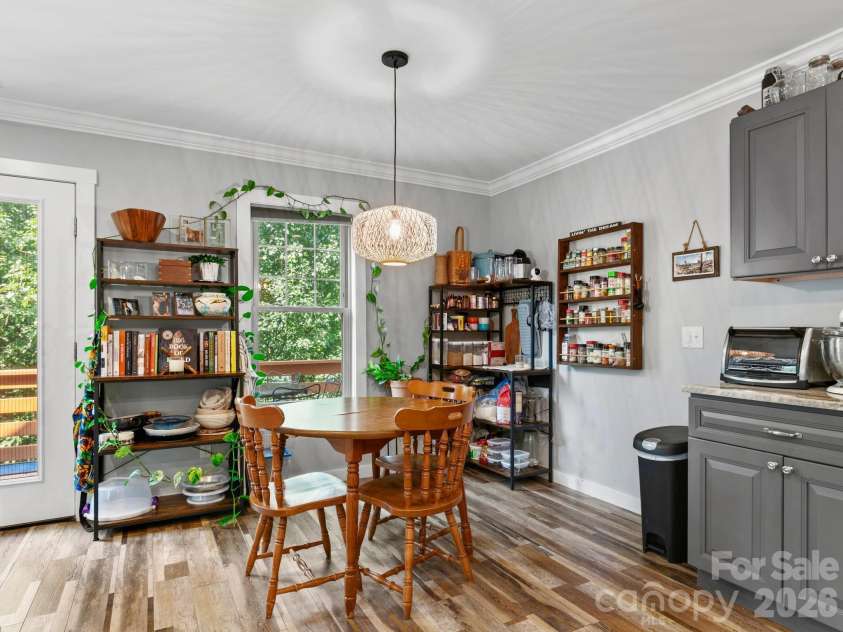 44 Old County Home Road, Asheville, NC 28806.  MLS# CAR4395353, YatesRealty ID 33983. Dedicated Dining Area