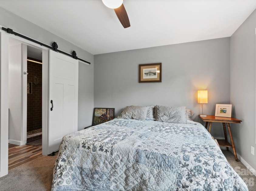 44 Old County Home Road, Asheville, NC 28806.  MLS# CAR4395353, YatesRealty ID 33983. Primary Bath