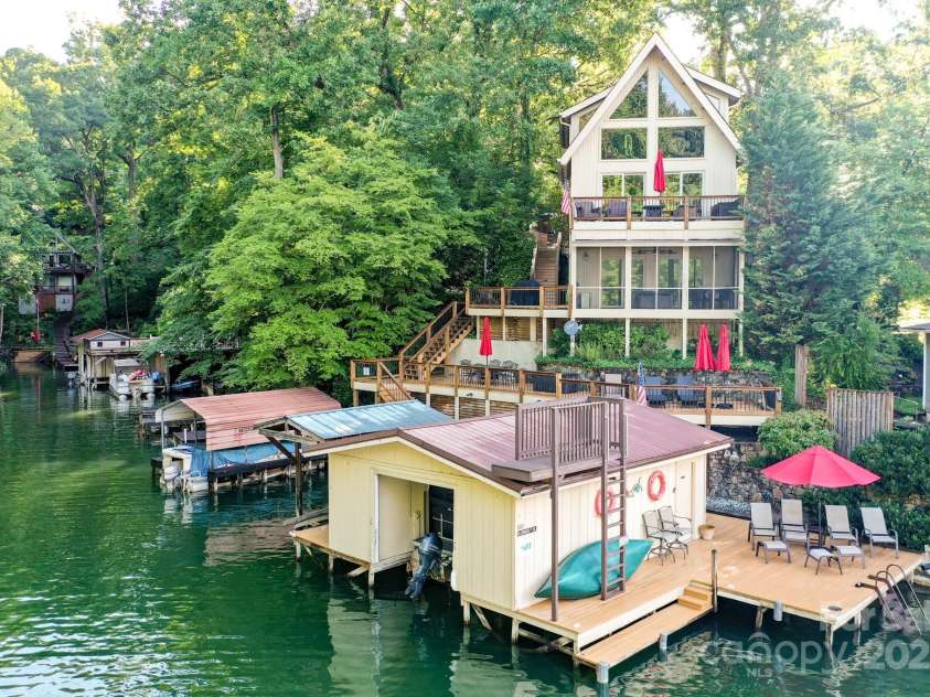 130 Edwards Point, Lake Lure, NC 28746.  MLS# CAR4292102, YatesRealty ID 33985. 
