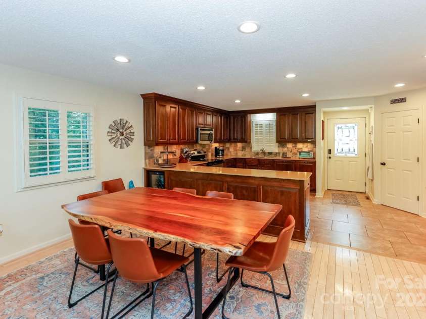 130 Edwards Point, Lake Lure, NC 28746.  MLS# CAR4292102, YatesRealty ID 33985. 