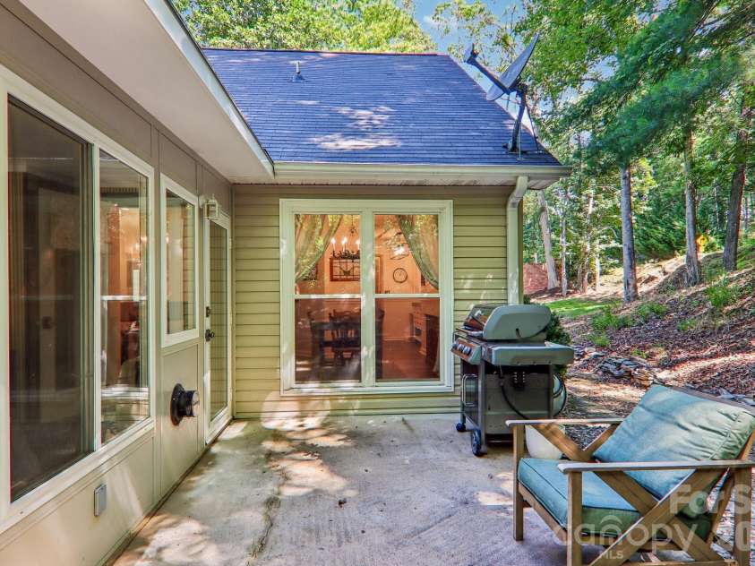 401 Heather Marie Drive, Hendersonville, NC 28792.  MLS# CAR4398616, YatesRealty ID 33985. 