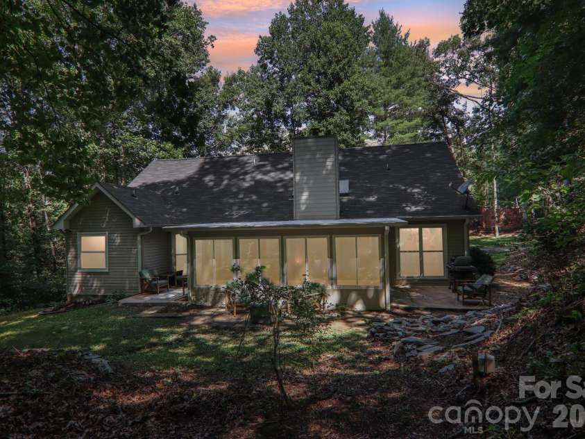 401 Heather Marie Drive, Hendersonville, NC 28792.  MLS# CAR4398616, YatesRealty ID 33985. 