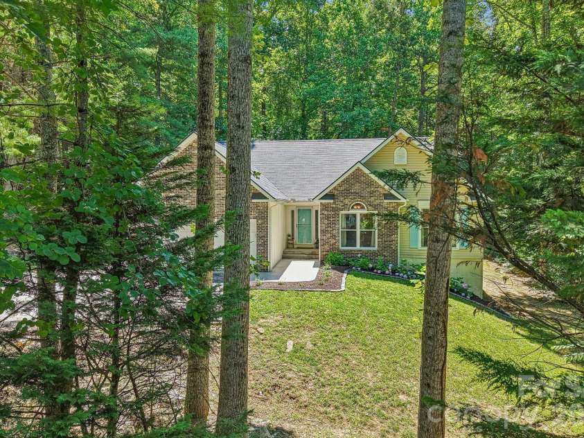 401 Heather Marie Drive, Hendersonville, NC 28792.  MLS# CAR4398616, YatesRealty ID 33985. 