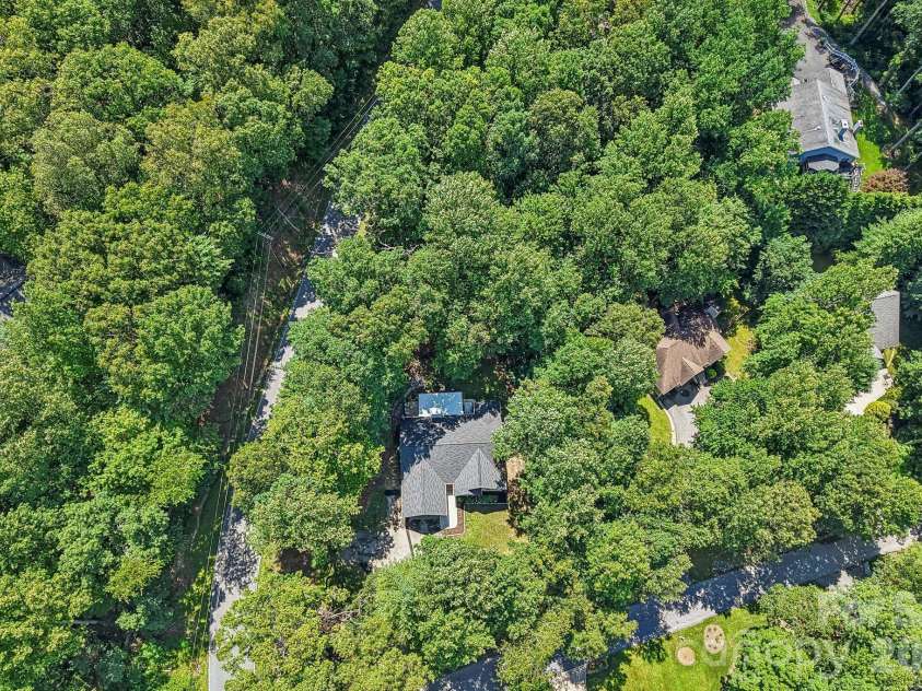 401 Heather Marie Drive, Hendersonville, NC 28792.  MLS# CAR4398616, YatesRealty ID 33985. 