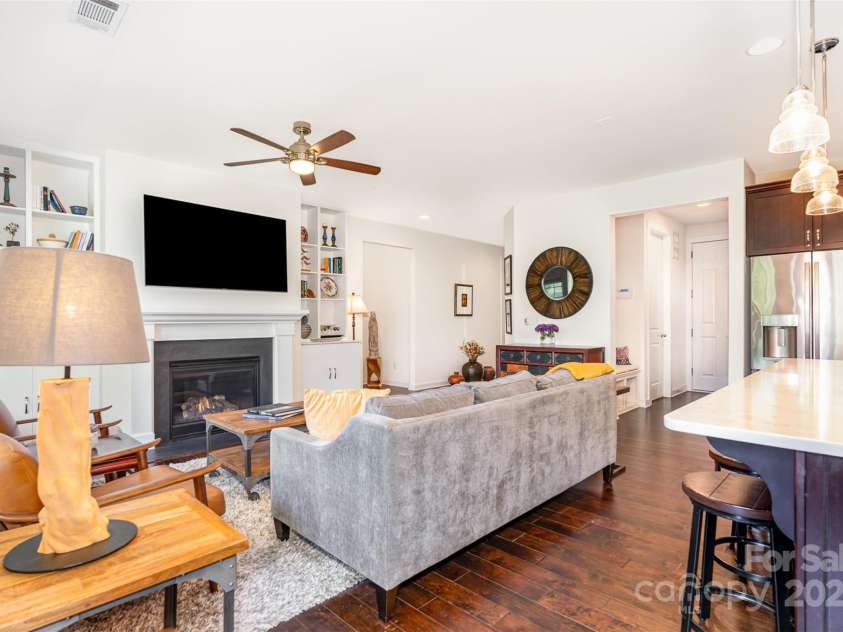 11225 Black Brant Lane, Charlotte, NC 28278.  MLS# CAR4274250, YatesRealty ID 33986. 