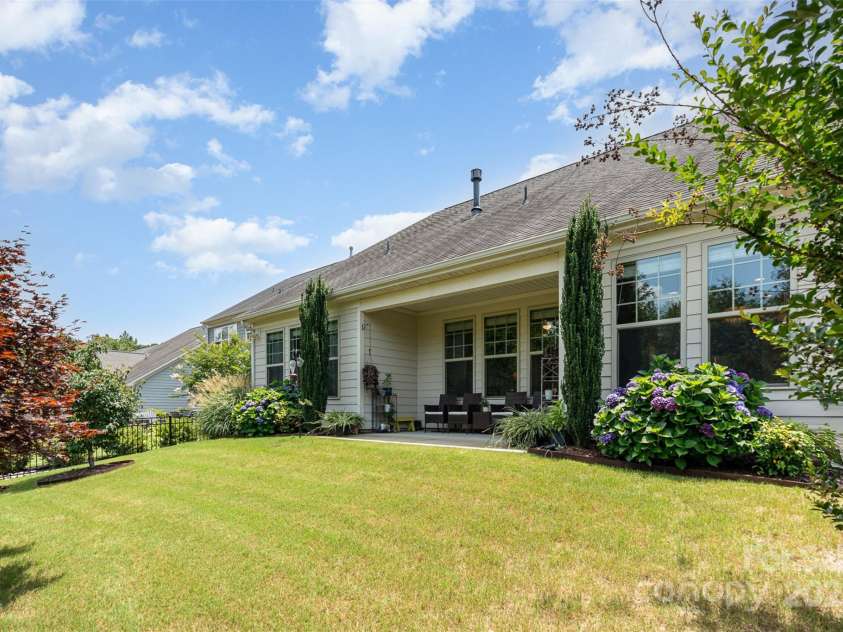 11225 Black Brant Lane, Charlotte, NC 28278.  MLS# CAR4274250, YatesRealty ID 33986. Backyard
