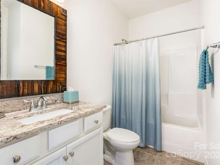 11225 Black Brant Lane, Charlotte, NC 28278.  MLS# CAR4274250, YatesRealty ID 33986. Bathroom