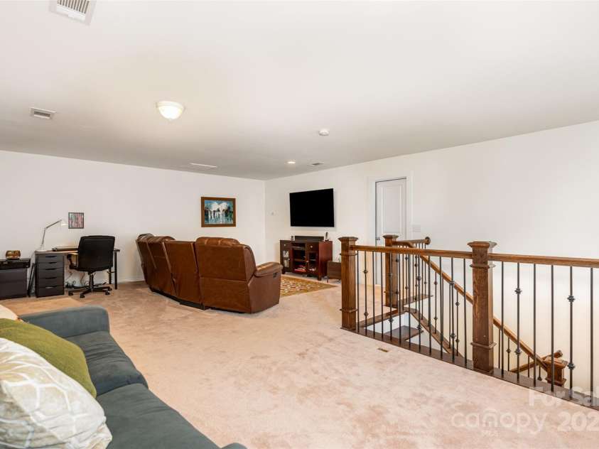 11225 Black Brant Lane, Charlotte, NC 28278.  MLS# CAR4274250, YatesRealty ID 33986. Bonus Room