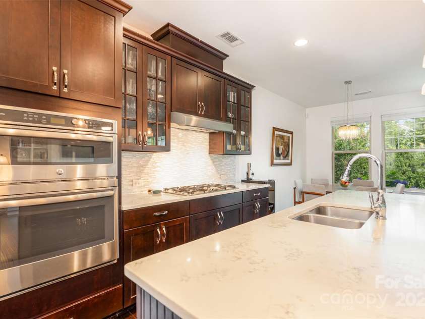 11225 Black Brant Lane, Charlotte, NC 28278.  MLS# CAR4274250, YatesRealty ID 33986. Kitchen