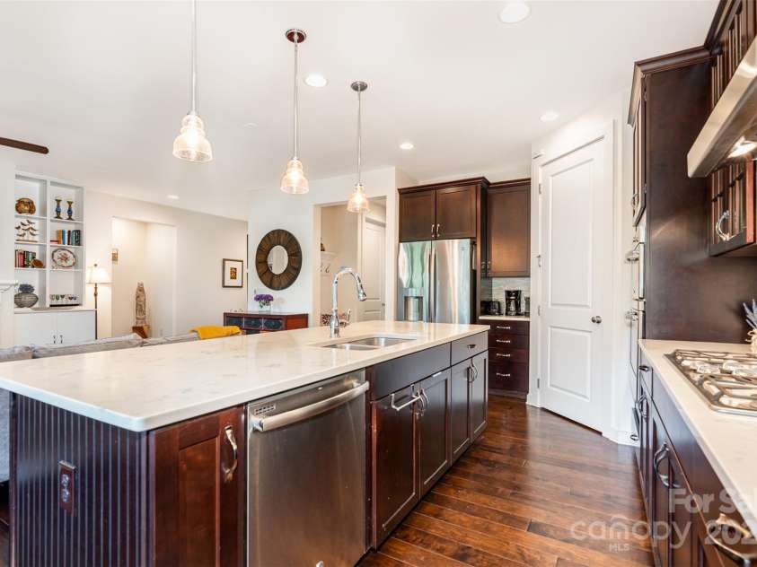 11225 Black Brant Lane, Charlotte, NC 28278.  MLS# CAR4274250, YatesRealty ID 33986. Kitchen