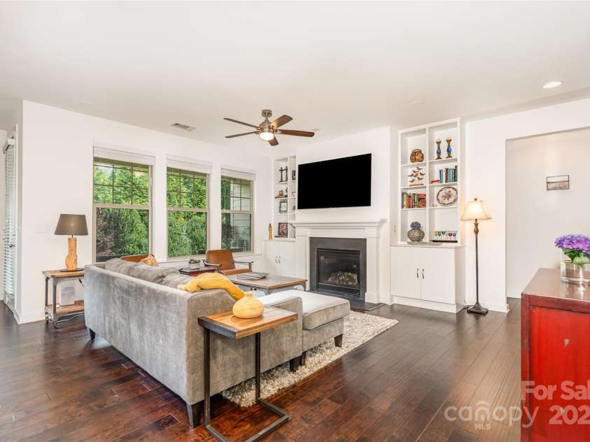 11225 Black Brant Lane, Charlotte, NC 28278.  MLS# CAR4274250, YatesRealty ID 33986. Living Room