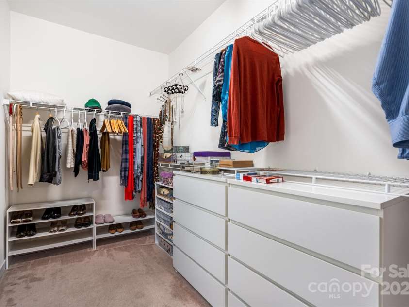 11225 Black Brant Lane, Charlotte, NC 28278.  MLS# CAR4274250, YatesRealty ID 33986. Walk-in Closet
