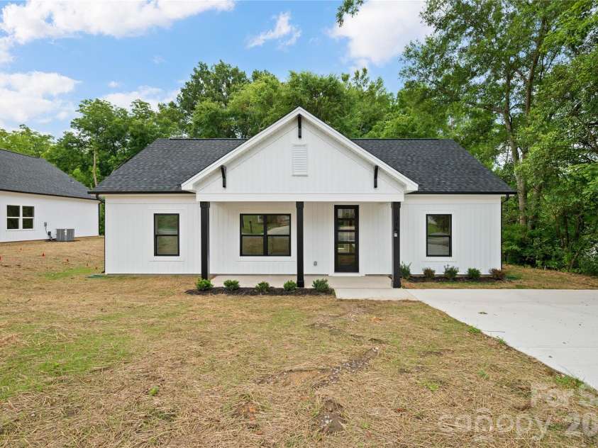 315 Chestnut Street, Stanley, NC 28164.  MLS# CAR4398441, YatesRealty ID 33986. 