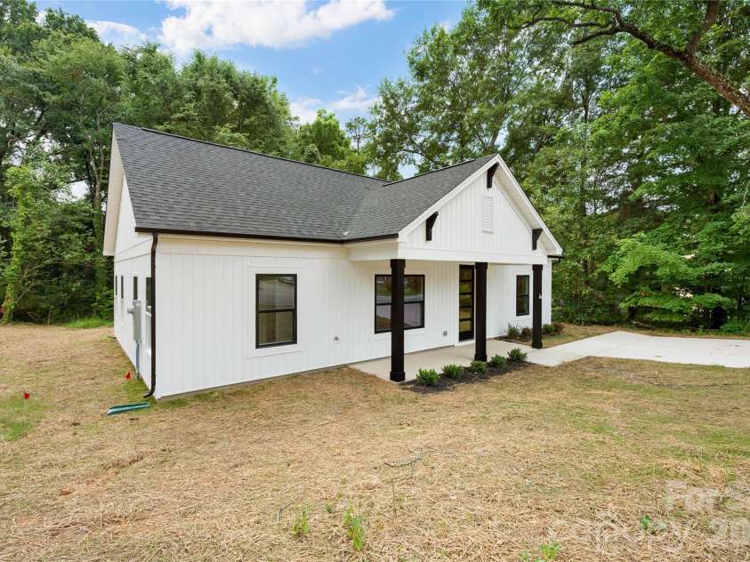 315 Chestnut Street, Stanley, NC 28164.  MLS# CAR4398441, YatesRealty ID 33986. 