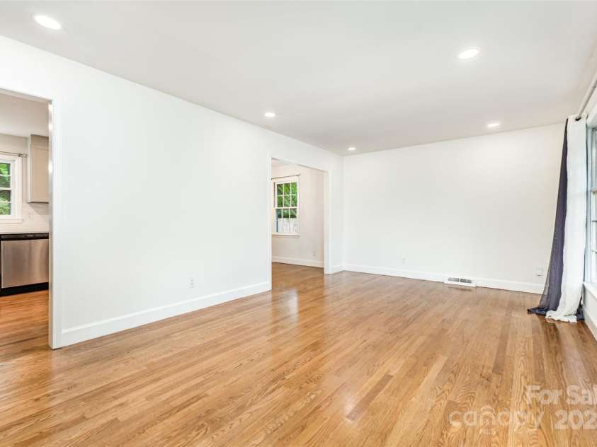 6422 Idlebrook Drive, Charlotte, NC 28212.  MLS# CAR4286171, YatesRealty ID 33989. 