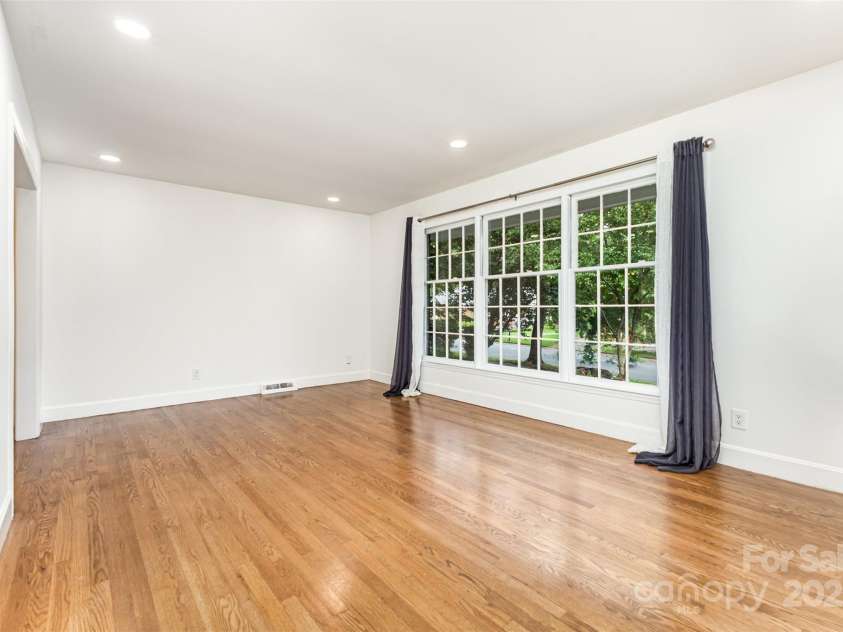 6422 Idlebrook Drive, Charlotte, NC 28212.  MLS# CAR4286171, YatesRealty ID 33989. 