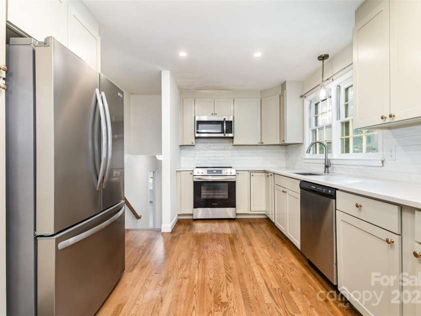 6422 Idlebrook Drive, Charlotte, NC 28212.  MLS# CAR4286171, YatesRealty ID 33989. 