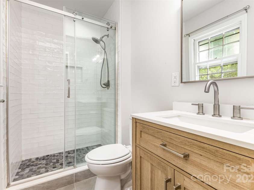 6422 Idlebrook Drive, Charlotte, NC 28212.  MLS# CAR4286171, YatesRealty ID 33989. 