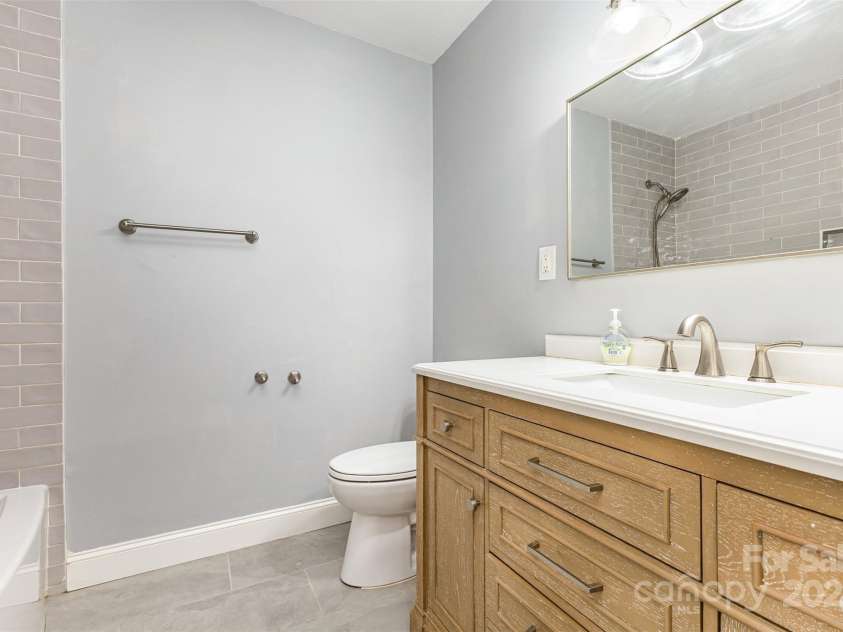 6422 Idlebrook Drive, Charlotte, NC 28212.  MLS# CAR4286171, YatesRealty ID 33989. 