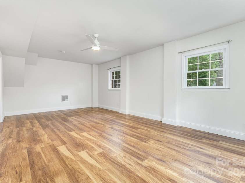 6422 Idlebrook Drive, Charlotte, NC 28212.  MLS# CAR4286171, YatesRealty ID 33989. 