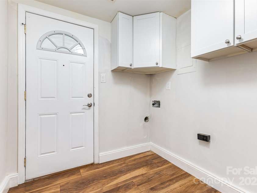 6422 Idlebrook Drive, Charlotte, NC 28212.  MLS# CAR4286171, YatesRealty ID 33989. 