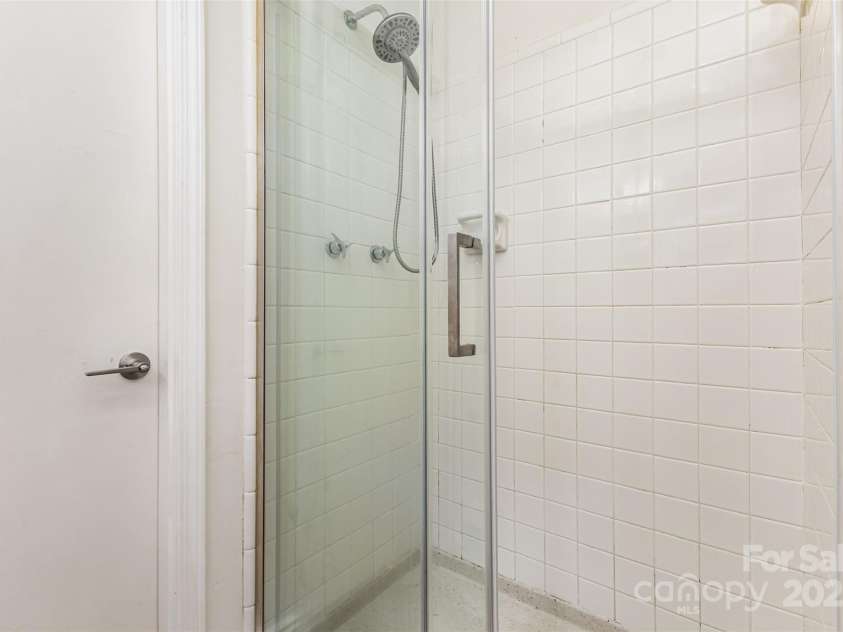 6422 Idlebrook Drive, Charlotte, NC 28212.  MLS# CAR4286171, YatesRealty ID 33989. 