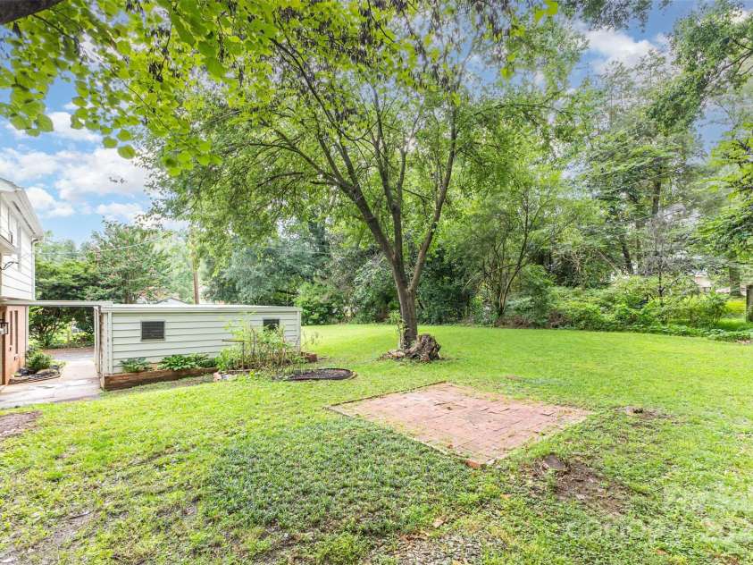 6422 Idlebrook Drive, Charlotte, NC 28212.  MLS# CAR4286171, YatesRealty ID 33989. 