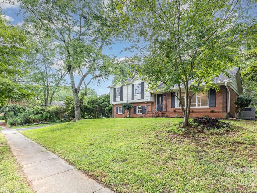 6422 Idlebrook Drive, Charlotte, NC 28212.  MLS# CAR4286171, YatesRealty ID 33989. 