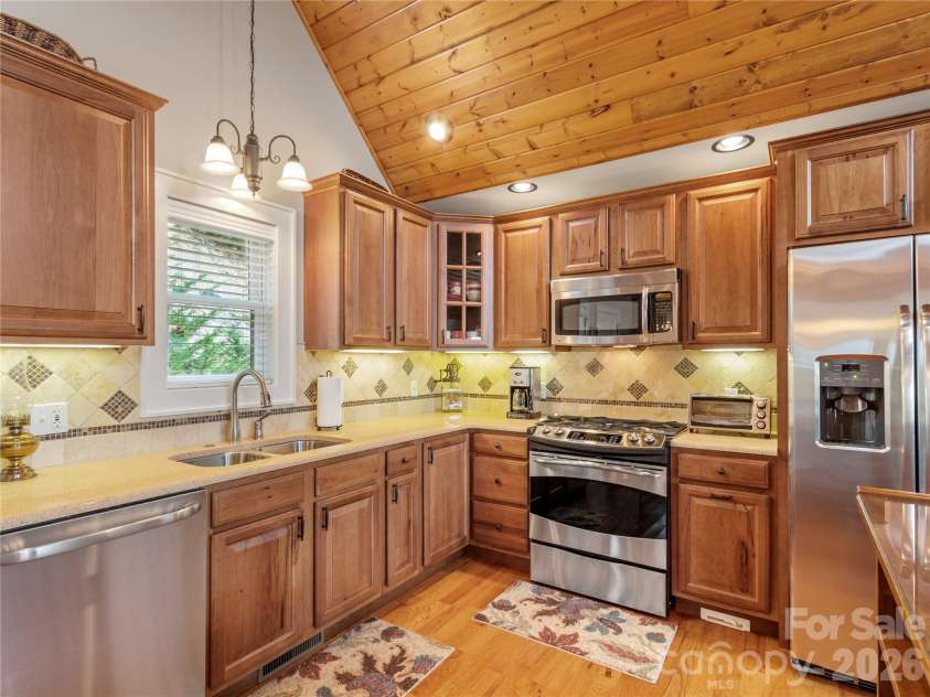 370 Appaloosa Trail, Burnsville, NC 28714.  MLS# CAR4293891, YatesRealty ID 3399. Kitchen
