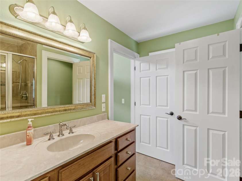 370 Appaloosa Trail, Burnsville, NC 28714.  MLS# CAR4293891, YatesRealty ID 3399. Primary bathroom