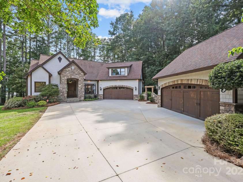901 Sunset Pointe Drive, Salisbury, NC 28146.  MLS# CAR4294765, YatesRealty ID 33990. 