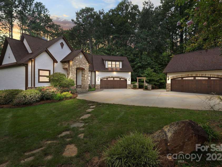 901 Sunset Pointe Drive, Salisbury, NC 28146.  MLS# CAR4294765, YatesRealty ID 33990. 