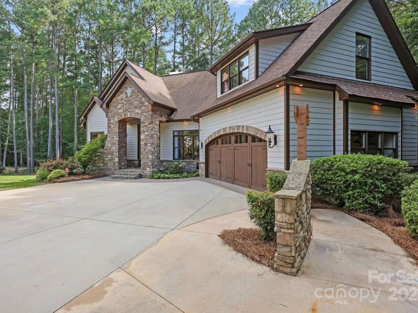 901 Sunset Pointe Drive, Salisbury, NC 28146.  MLS# CAR4294765, YatesRealty ID 33990. 