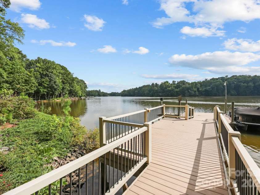 901 Sunset Pointe Drive, Salisbury, NC 28146.  MLS# CAR4294765, YatesRealty ID 33990. 