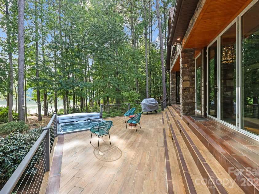 901 Sunset Pointe Drive, Salisbury, NC 28146.  MLS# CAR4294765, YatesRealty ID 33990. 