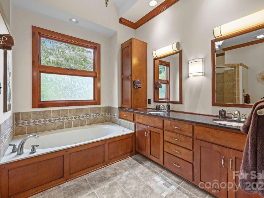 901 Sunset Pointe Drive, Salisbury, NC 28146.  MLS# CAR4294765, YatesRealty ID 33990. 
