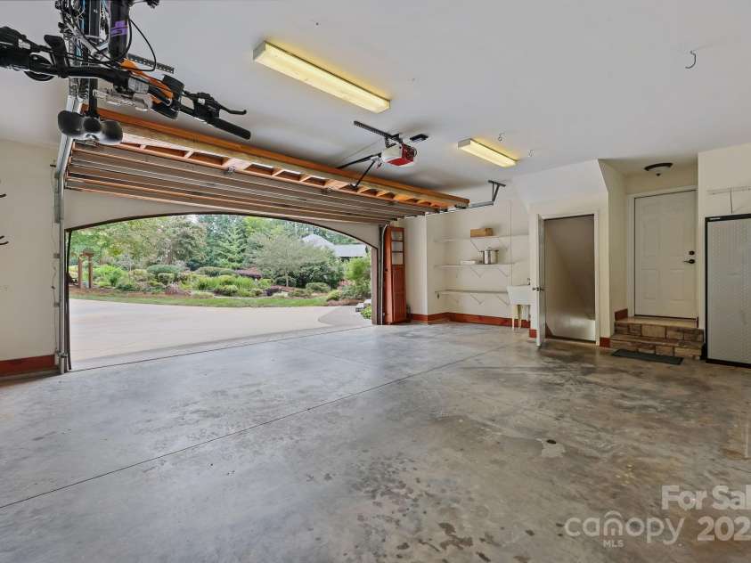 901 Sunset Pointe Drive, Salisbury, NC 28146.  MLS# CAR4294765, YatesRealty ID 33990. 
